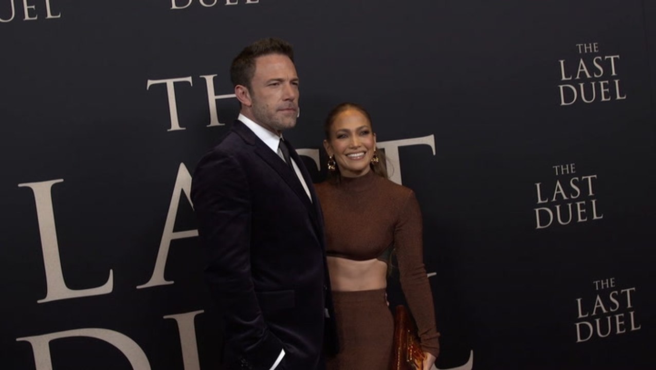 Jennifer Lopez & Ben Affleck Share A Sweet Kiss At ‘Marry Me’ Premiere