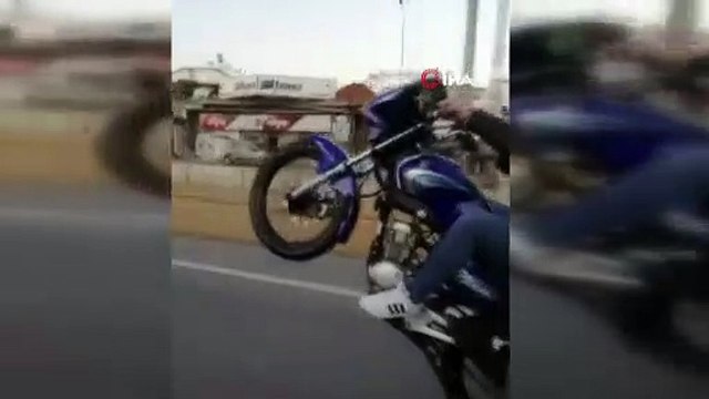 Trafikte tek teker üzerinde giden motosiklet sürücüsüne 2 bin 400 lira ceza