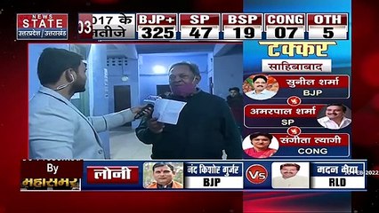 UP में पहले चरण के मतदान के लिए पहुंच रहे वोटर