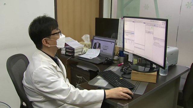 동네 병·의원에서 오늘부터 '비대면 진료'...확진자 조회는 아직 / YTN