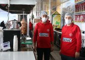 Tatvan Devlet Hastanesi personeli yerli aşının tanıtımı için TURKOVAC yazılı forma giydi