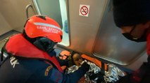 Yunan Sahil Güvenliği yaralı kadını denize attı