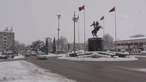 Niğde kent merkezinde kar kalınlığı 30 santimetreye ulaştı