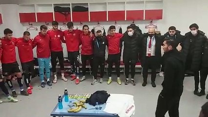 Nuri Şahin soyunma odasını salladı!