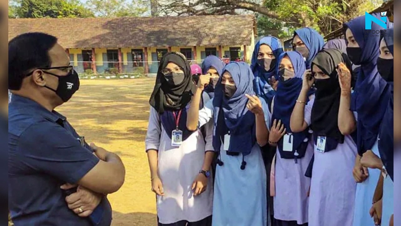 Javed Akhtar reacts to hijab row, says not in favour of ‘Burqa’ or ‘Hijab’