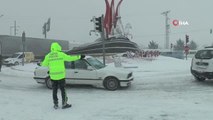 Nevşehir - Aksaray yolu kar yağışı nedeniyle trafiğe kapandı