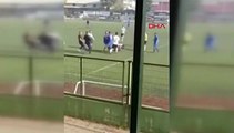Futbolcu, ayağından çıkardığı kramponla rakibini yaraladı