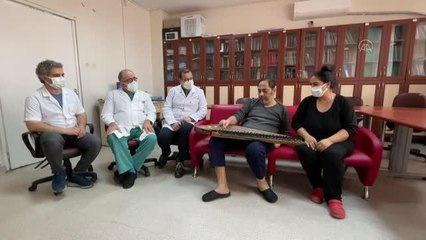 Kendisini hayata bağlayan doktorlara verdiği konserle teşekkür etti