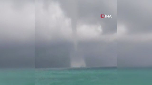 Küba'da çıkan hortum korkuttu