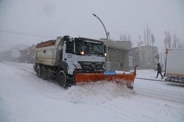VAN'DA 37 YERLEŞİM YERİ ULAŞIMA KAPANDI, BAŞKALE'DE OKULLAR TATİL