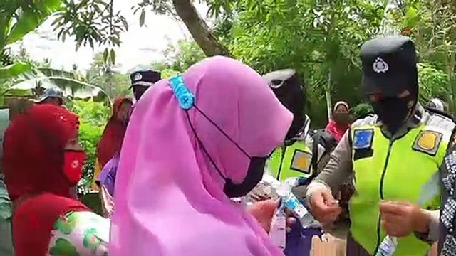 Polwan Gelar Aksi Bakti Sosial di Desa Wadas