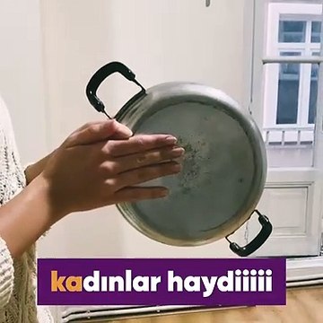 Kadınlardan ekonomik krize karşı danslı protesto