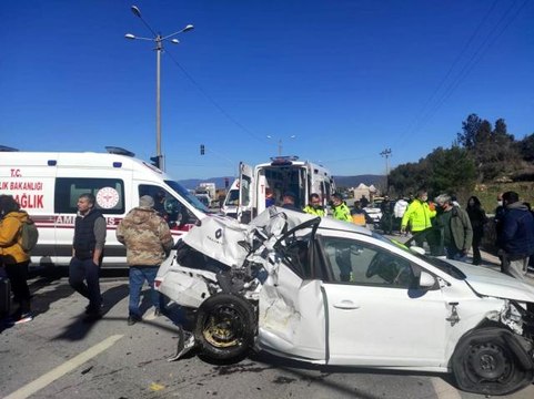 Son dakika haber... Milas-Bodrum karayolunda zincirleme trafik kazası: 1'i ağır 7 yaralı