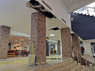 YER ALTI ÇARŞISI ESNAFI, TAVANDAN SIZAN SULAR NEDENİYLE TEDİRGİN