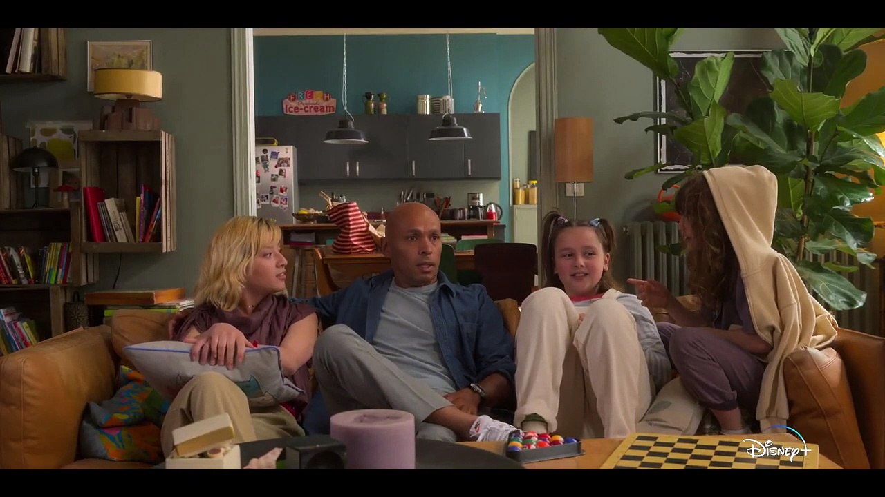 Week-end Family - Bande-annonce de la nouvelle série Disney avec Éric Judor (Disney+)