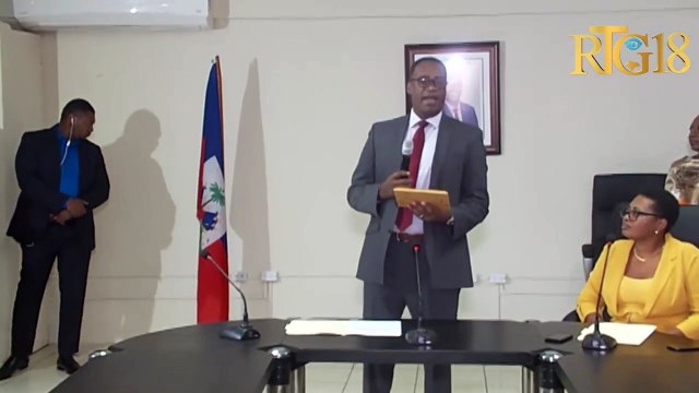 Minis jistis ak sekirite piblik la onore 4 anplwaye ki gen anviwon 35 lane ap travay nan ministè a