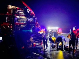 AKSARAY'DA 2 TIR ÇARPIŞTI 2 KARDEŞ YARALI