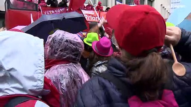 Profesores belgas protestan en Bruselas contra los recortes y las malas condiciones