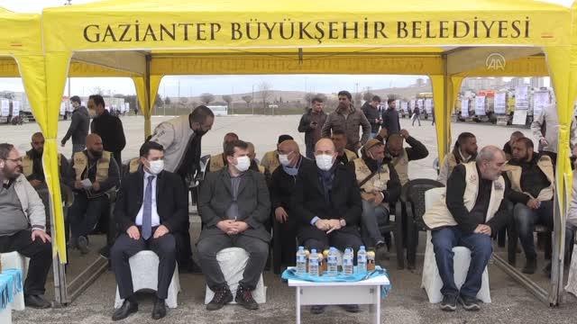 GAZİANTEP - Suriye'deki kamplarda yaşayan savaş mağdurlarına 80 tır yardım gönderildi