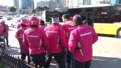 Düşük zam teklifine karşı çıkan Yemeksepeti çalışanları Kadıköy'de buluştu