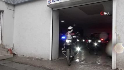 下载视频: Motosikletli polis timleri şehrin her noktasında şok denetimlere devam ediyor