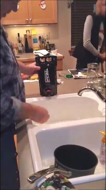 Ouvrir un cubi de vin... raté