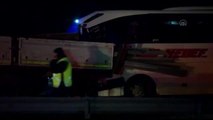 Sivas'ta yolcu otobüsü ile 2 tır çarpıştı, 1 kişi öldü, 13 kişi yaralandı