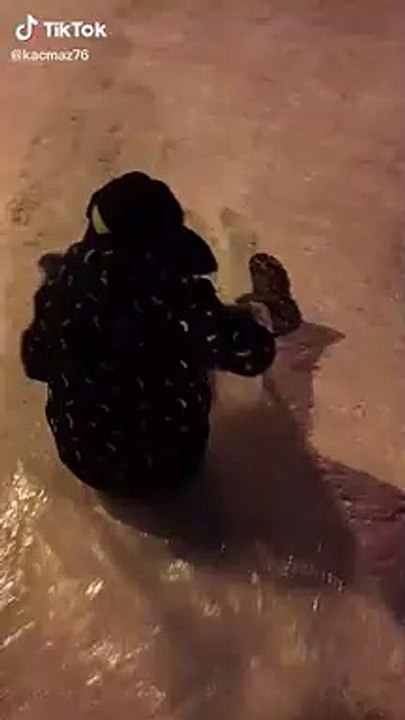 Kar da Poşetle Kaymak Bir Başka