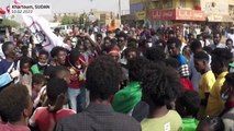 شاهد: مسيرات حاشدة في شوارع الخرطوم احتجاجا على الإنقلاب العسكري