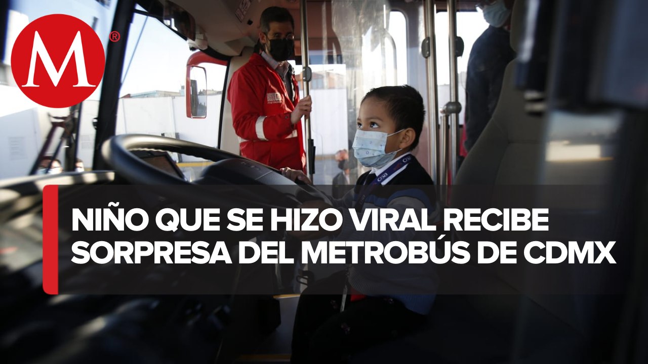 Niño celebra cumpleaños con temática de Metrobú...