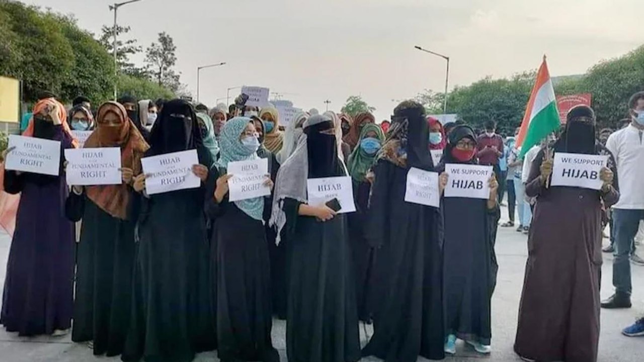 Hijab row in Karnataka, Massive protests held in Hyderabad