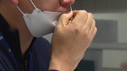 자가검사키트에 여전한 '불신'...깊이 찌를수록 정확하게 나올까? / YTN