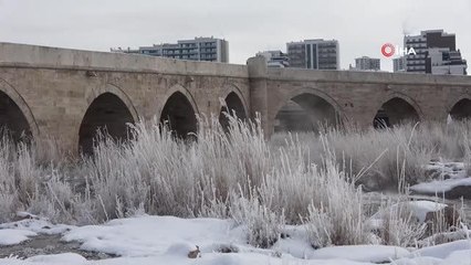 Hava sıcaklığının - 10 derecelere düştüğü kentte kırağı oluştu