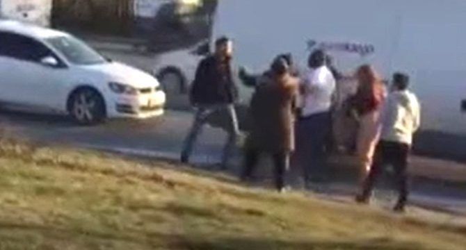 Taksici ile yolcunun kavgası boks maçlarını aratmadı