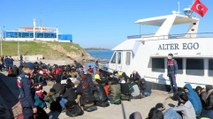 Göçmenleri İtalya'ya kaçıran tekneye İHA destekli operasyon: 197 göçmen yakalandı