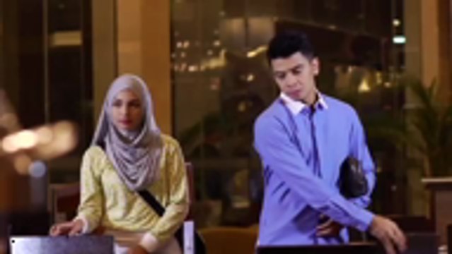 Sweet moment Amar Baharin & Amyra Rosli! Tahniah