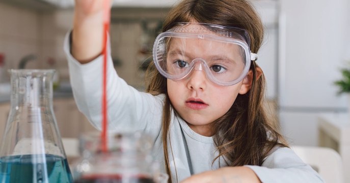¿Por qué hay menos mujeres que hombres en las carreras de ciencia?