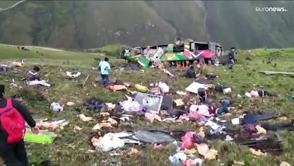 Un autobús interprovincial cae por un precipicio de 100 metros en Perú