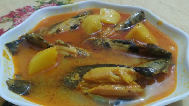 আলু দিয়ে দেশি মাগুর মাছের স্বাস্থ্যকর পাতলা ঝোল রেসিপি।Magur Macher Jhol in Bengali