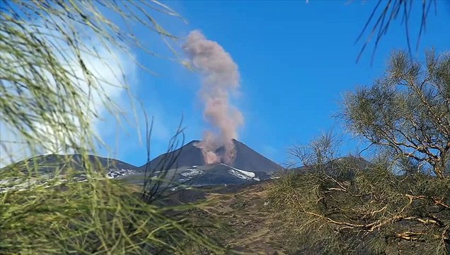 Nuova eruzione dell'Etna, frana sul cratere sud-est: ecco la metamorfosi del vulcano