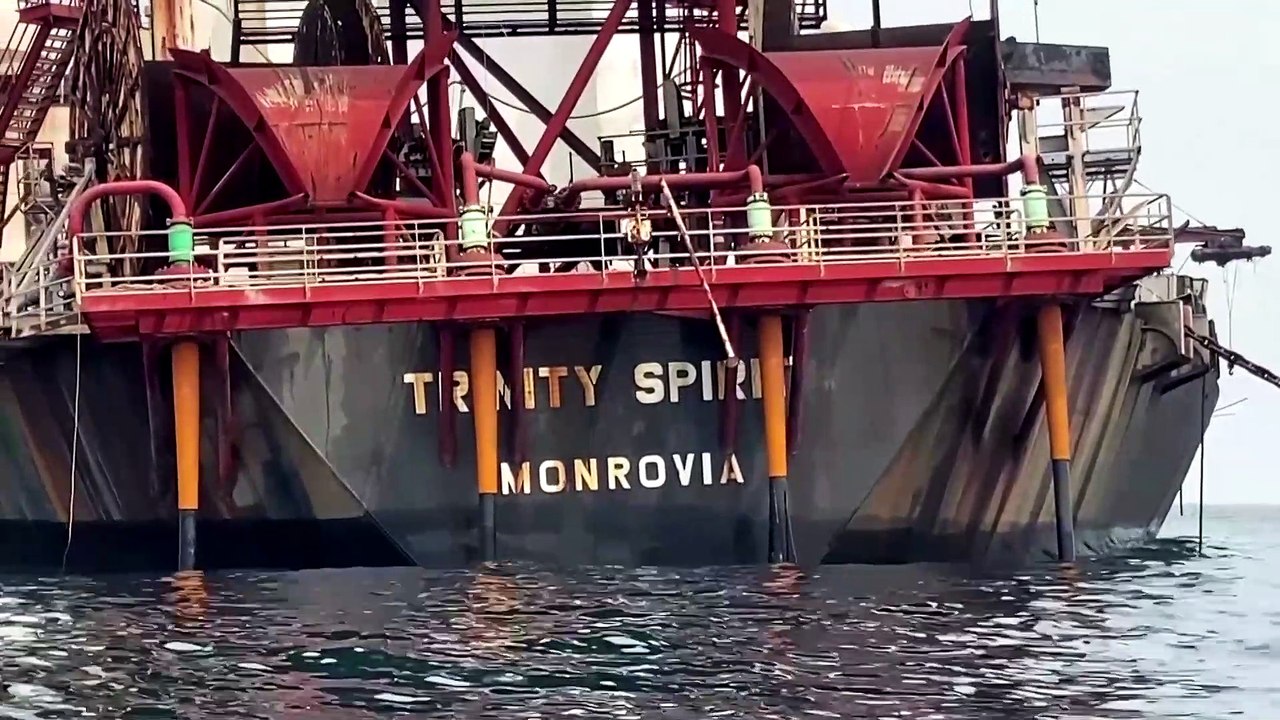 Nigerian oil vessel that exploded - 'old and badly maintained' say sources