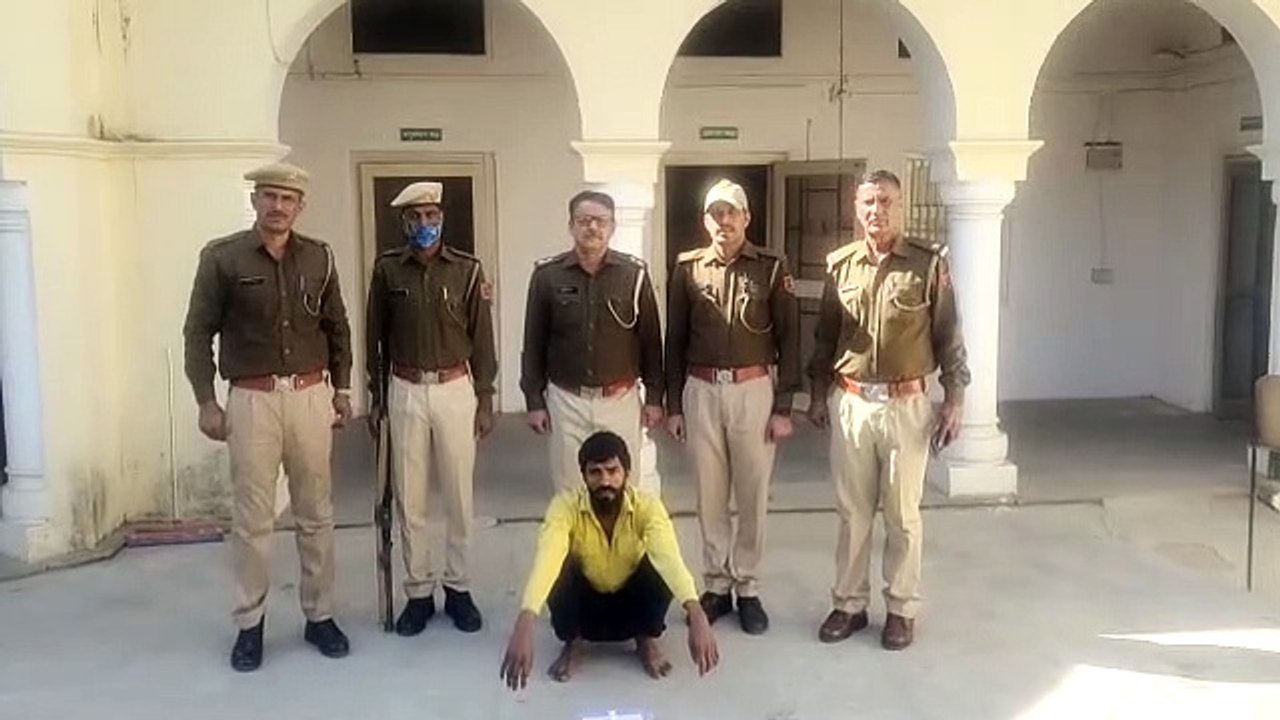 व्यापारी पर फायरिंग कर लूट करने वाला बदमाश चढ़ा पुलिस के हत्थे