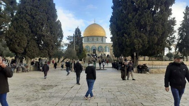 Mescid-i Aksa'da 50 bin Müslüman cuma namazı kıldı