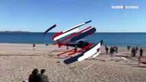 Antalya'da motor arızası yapan helikopter sahile acil iniş yaptı