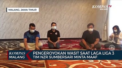 Télécharger la video: Video Pertandingan Sepak Bola Liga 3 Ricuh di Kota Malang, Wasit Dikeroyok Pemain