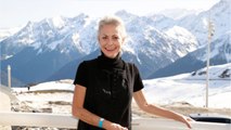 GALA VIDEO - Lio au naturel : à 59 ans, elle opte pour un look total cheveux blancs