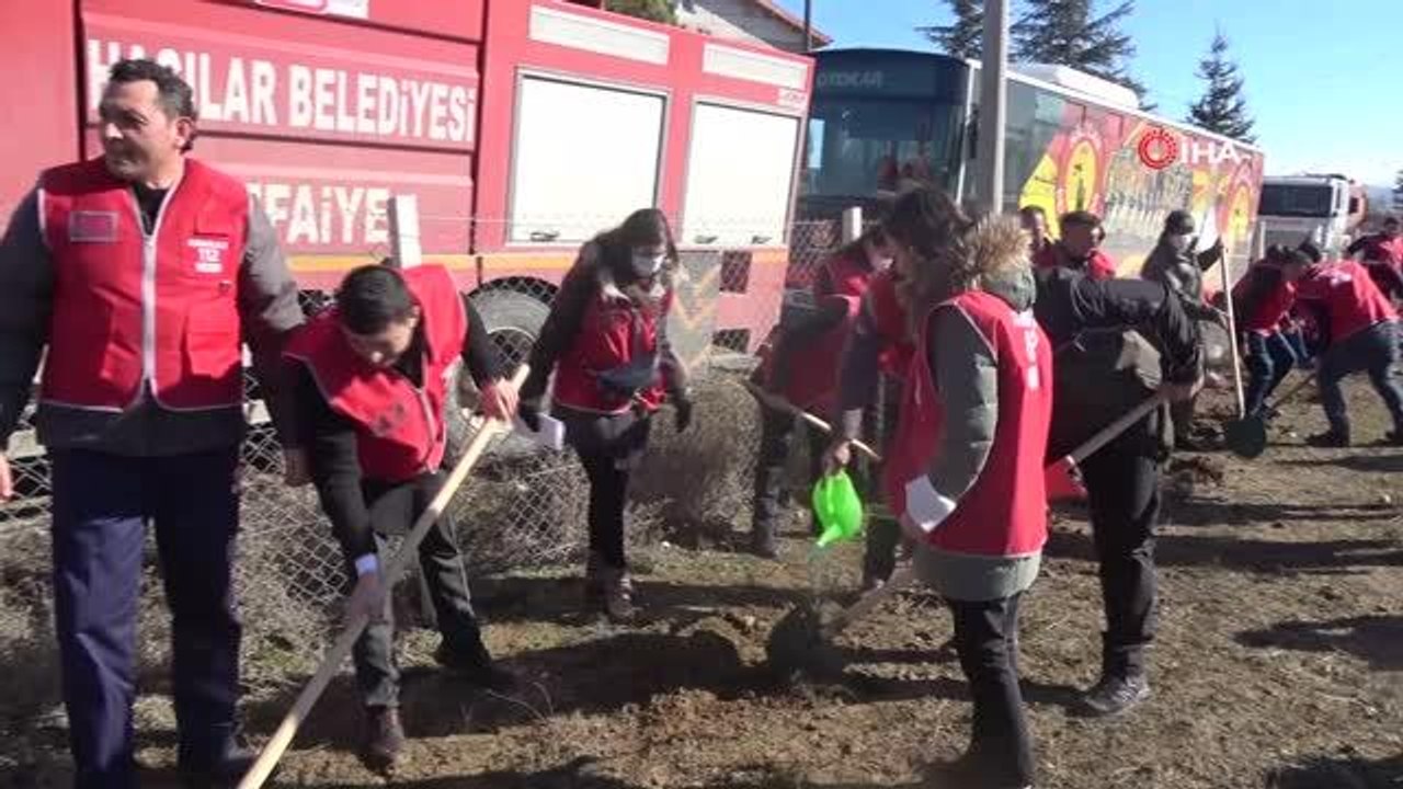 "112 Günü" kapsamında 112 fidan 112 saniyede toprakla buluşturuldu