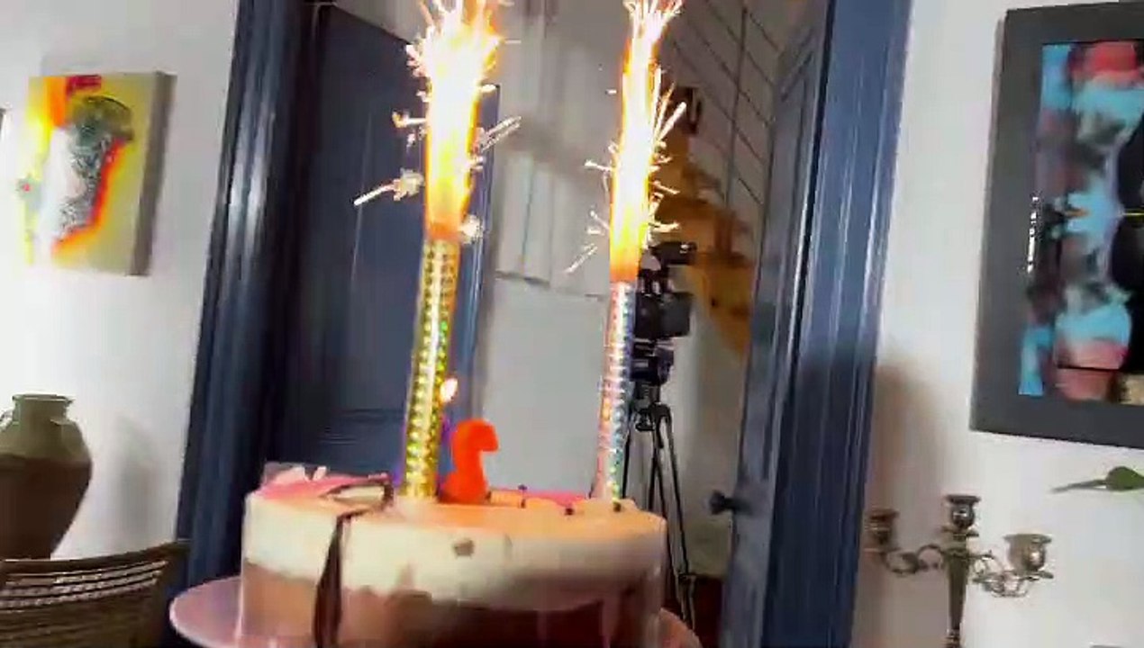 Αφροδίτη Λιάντου: Έχει γενέθλια και το γιορτάζει - Η έκπληξη που της ετοίμασαν οι συνάδελφοι της