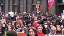 Manifestazione studentesca a Milano: la polizia accende le bodycam