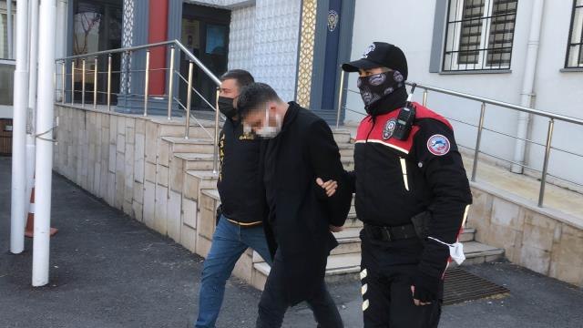 Son dakika haber | Rehin aldıkları 2 gencin ağzına silah dayayıp kadın elbisesi giydiren 4 kişilik çete hastaneye götürüldü